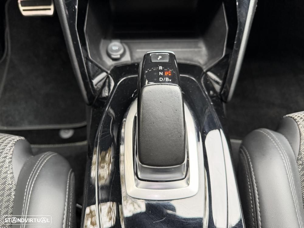 Peugeot e-2008 50 kWh GT - 32