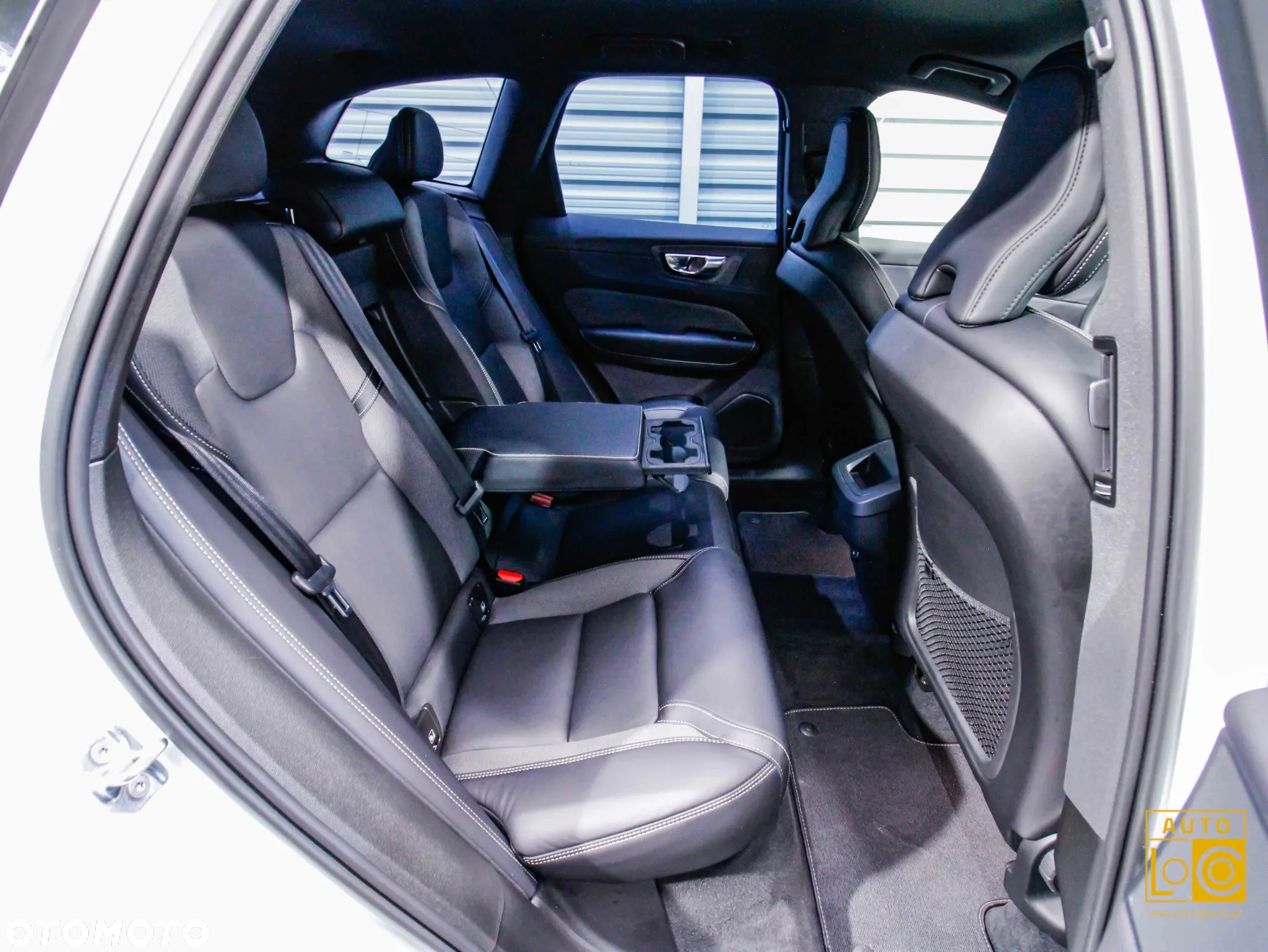 Volvo XC 60 B4 B R-Design - 15