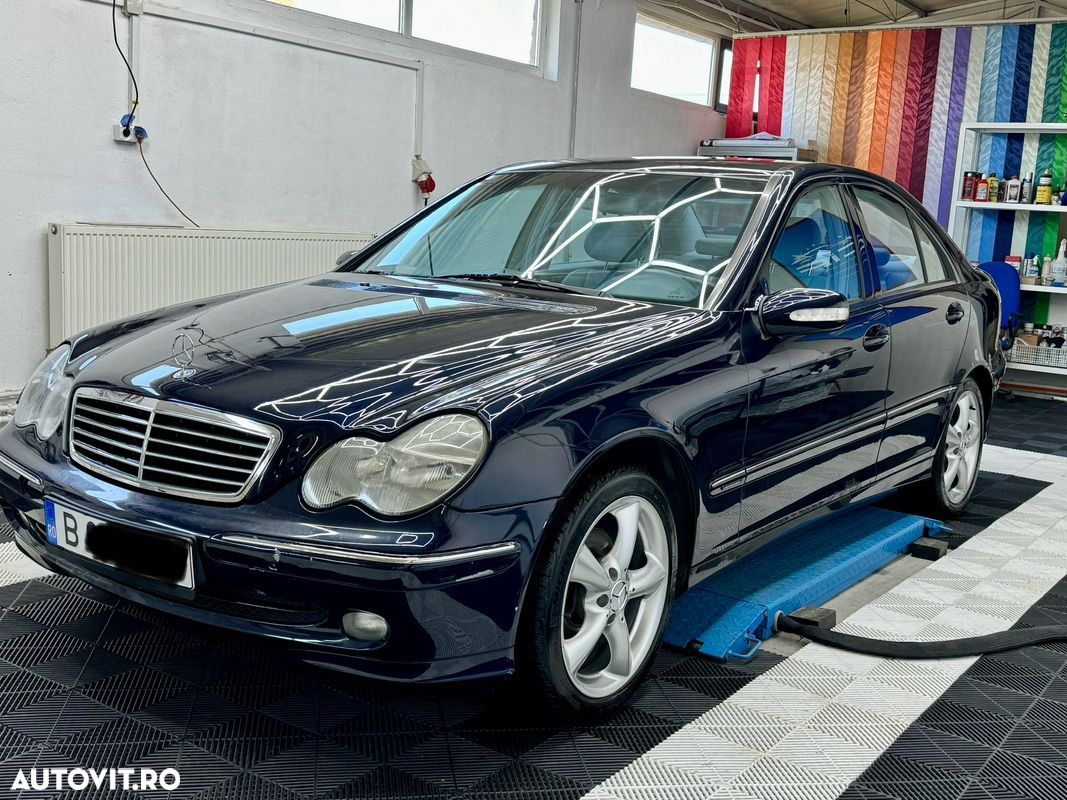 Mercedes-Benz C 240 4-Matic Aut Avantgarde - 1