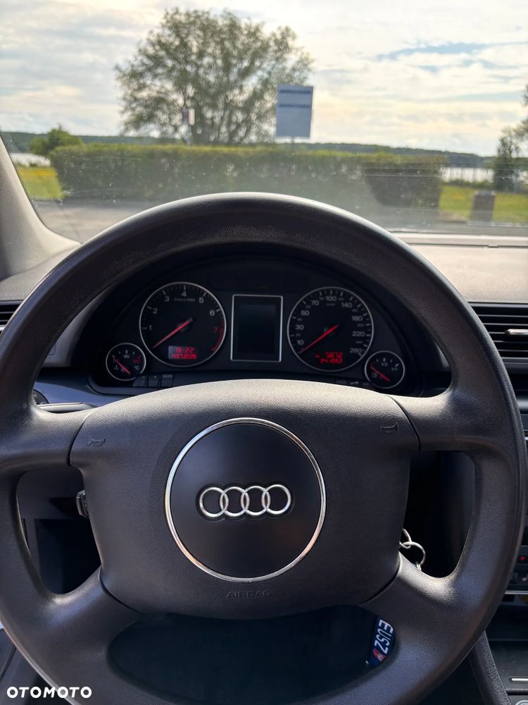 Audi A4 Limousine - 5