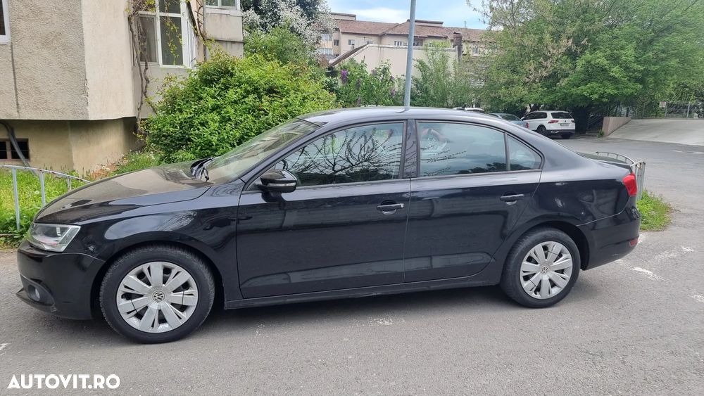 Volkswagen Jetta - 4