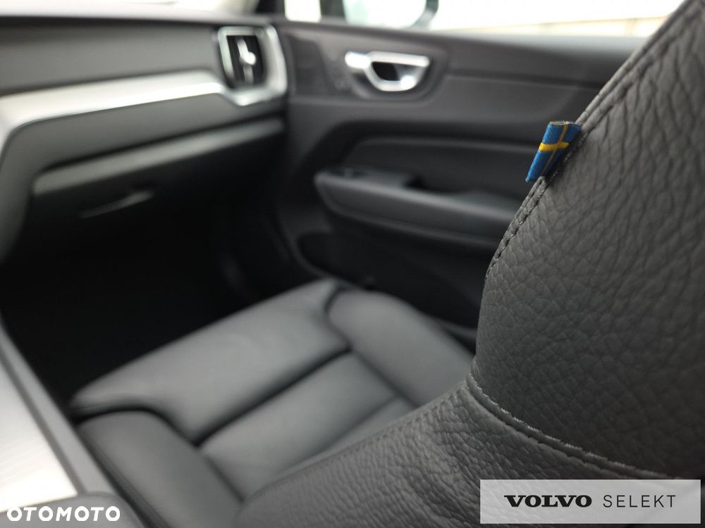 Volvo XC 60 B5 B AWD Plus Dark - 27