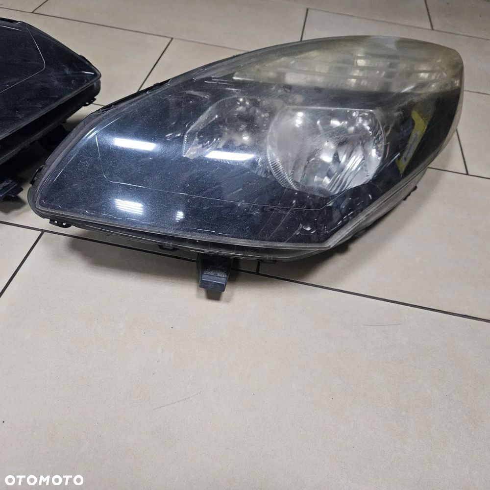 Lampa przednia / przód prawa / Renault Scenic III - 7