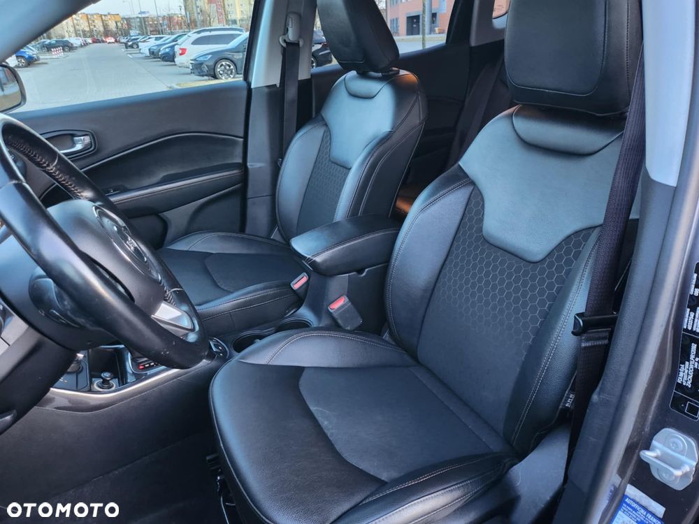 Jeep Compass - 16