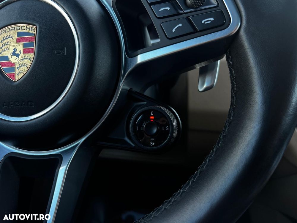 Porsche Cayenne - 26