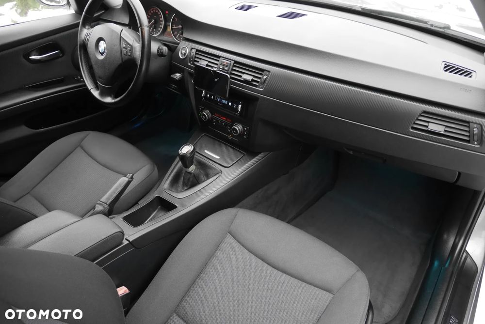 BMW Seria 3 318i - 17