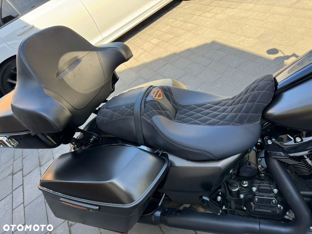 Harley-Davidson Touring Road Glide - 11