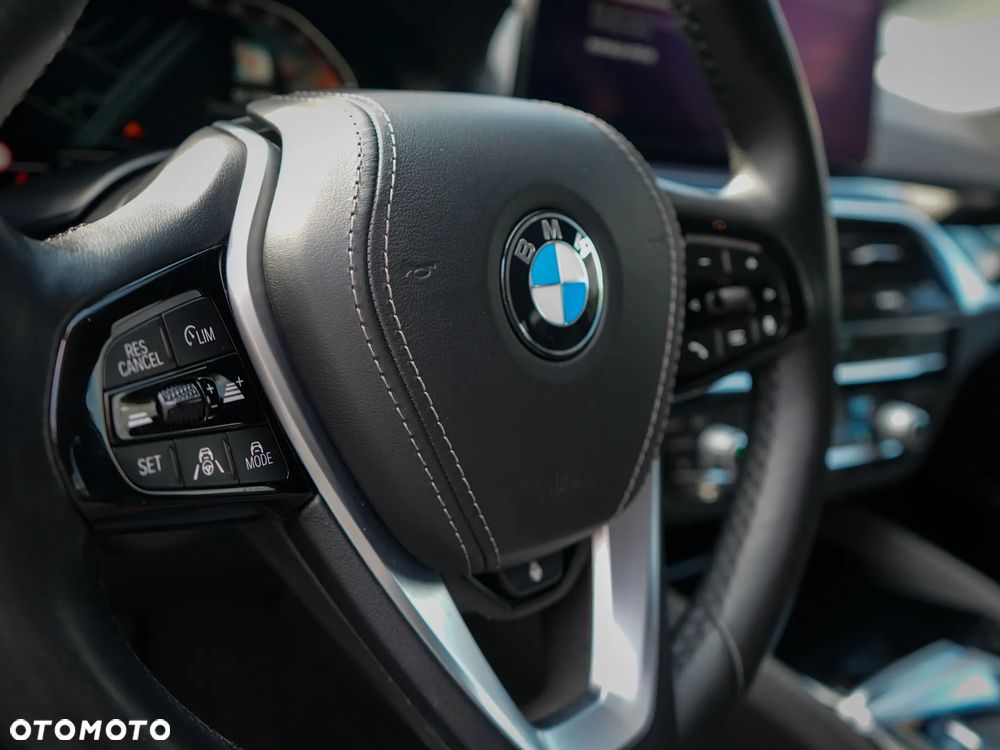 BMW Seria 5 530d xDrive Touring Luxury Line - 11