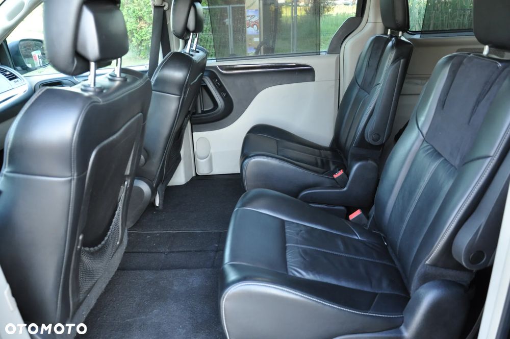 Chrysler Town & Country 3.6 Limited - 27