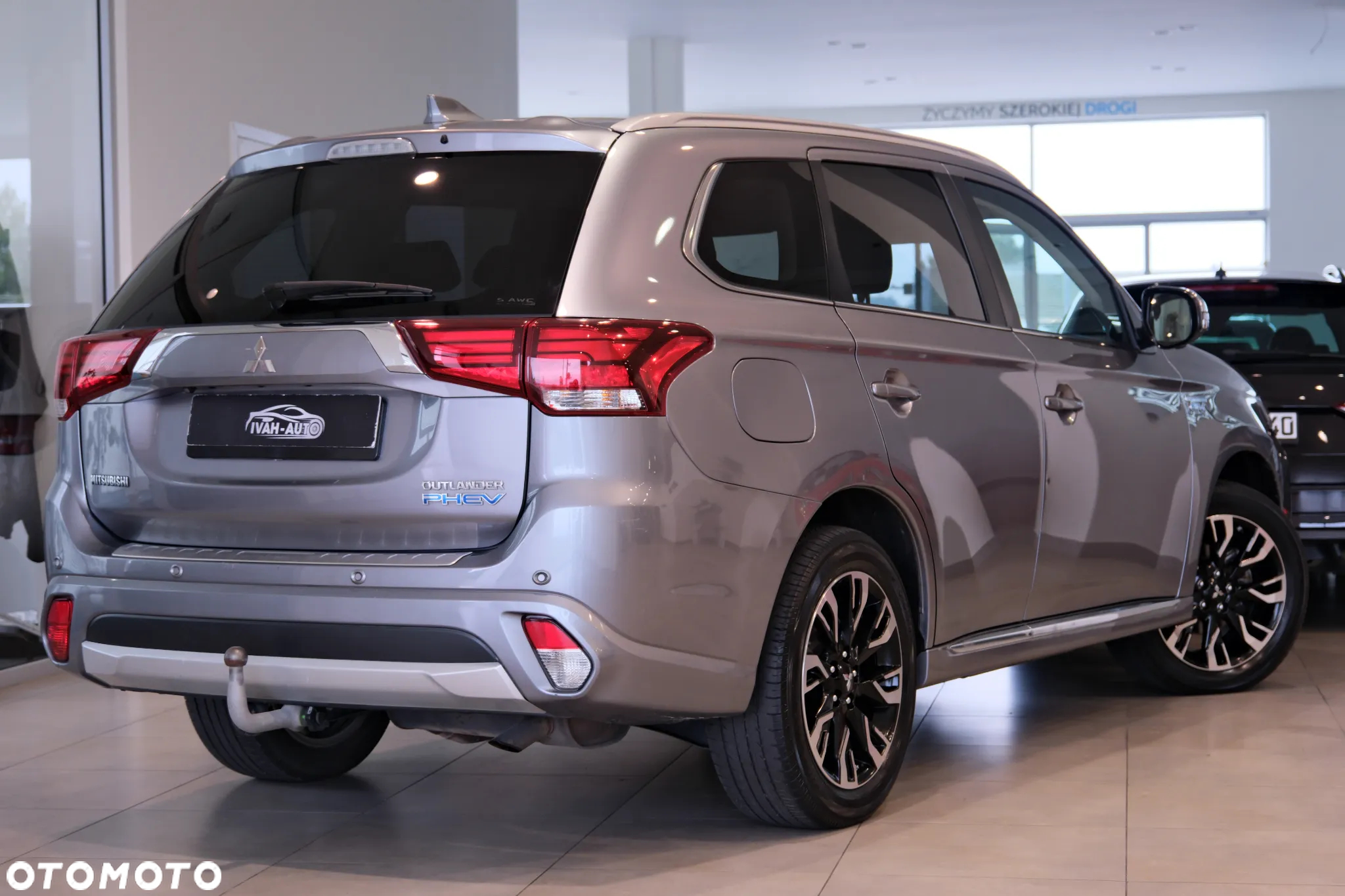 Mitsubishi Outlander 2.0 4WD Plug-In Hybrid - 8