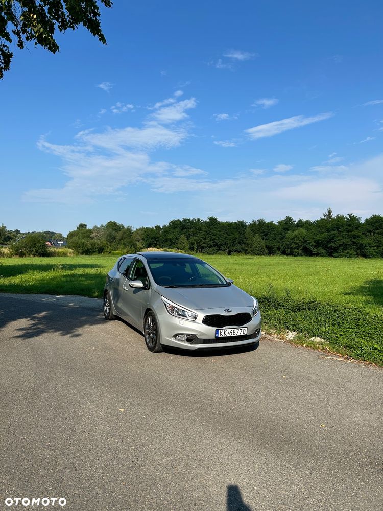 Kia Ceed - 33