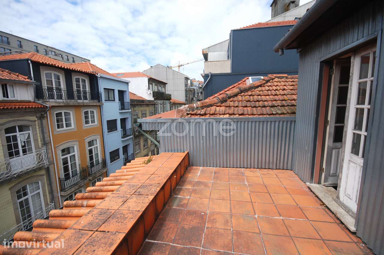 Prédio Singular na Rua do Almada no Porto - Grande imagem: 5/16