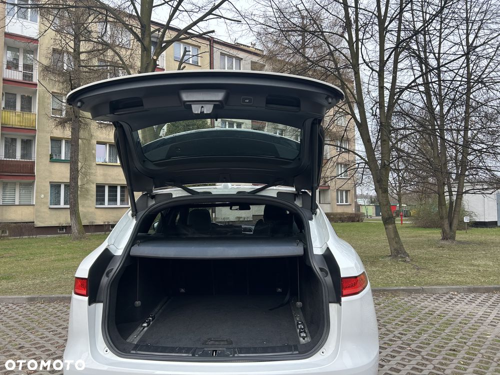 Jaguar F-Pace 2.0 i4D AWD R-Sport - 16