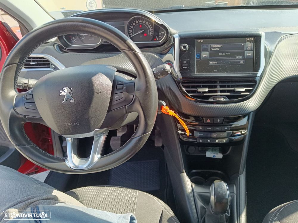 Peugeot 208 1.2 VTi SE Style - 21