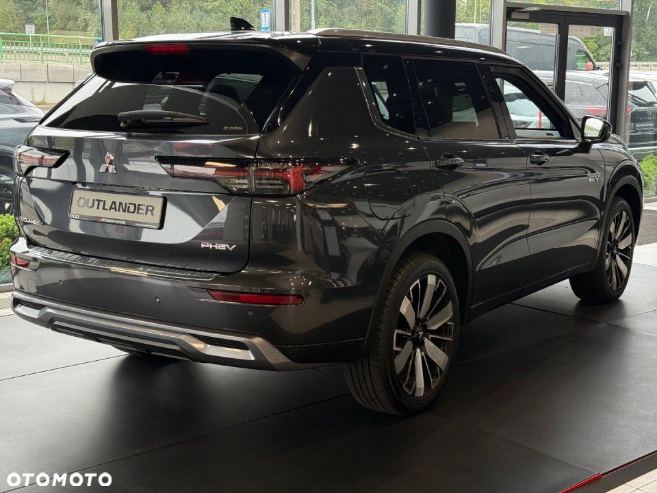 Mitsubishi Outlander - 4