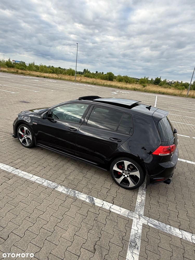 Volkswagen Golf - 8