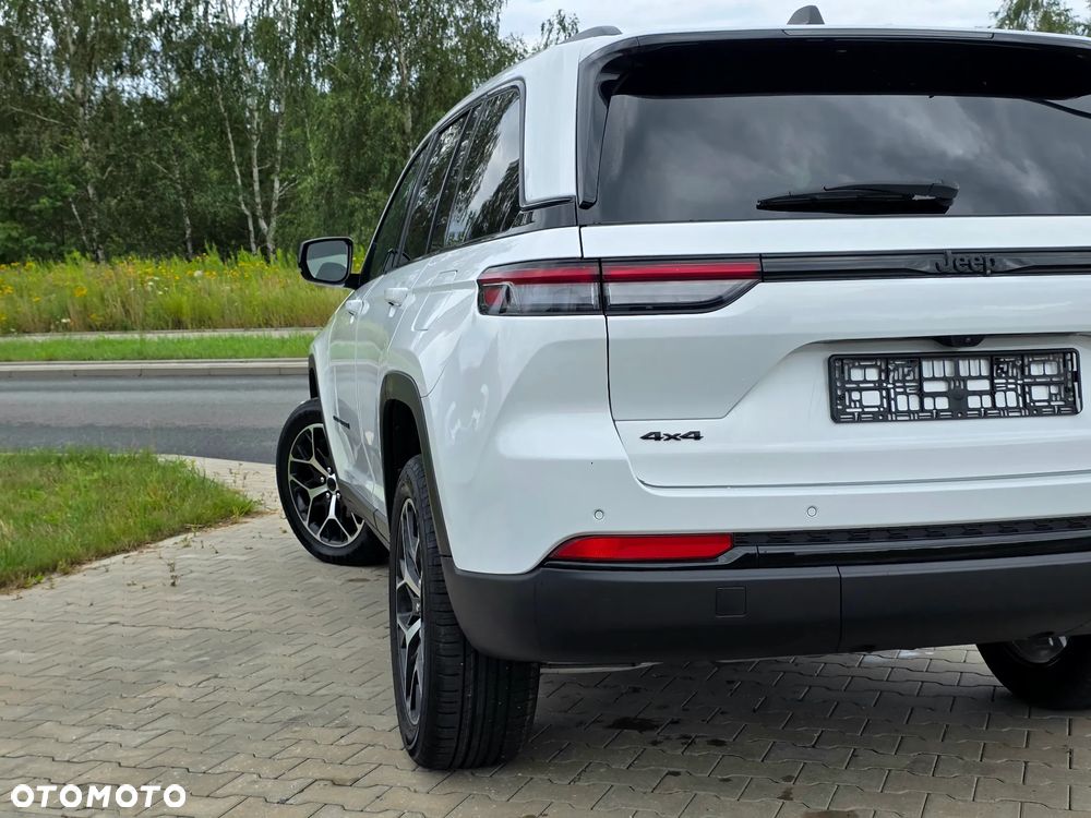 Jeep Grand Cherokee - 15