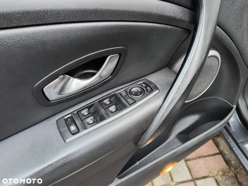 Renault Megane dCi 110 FAP Paris - 16