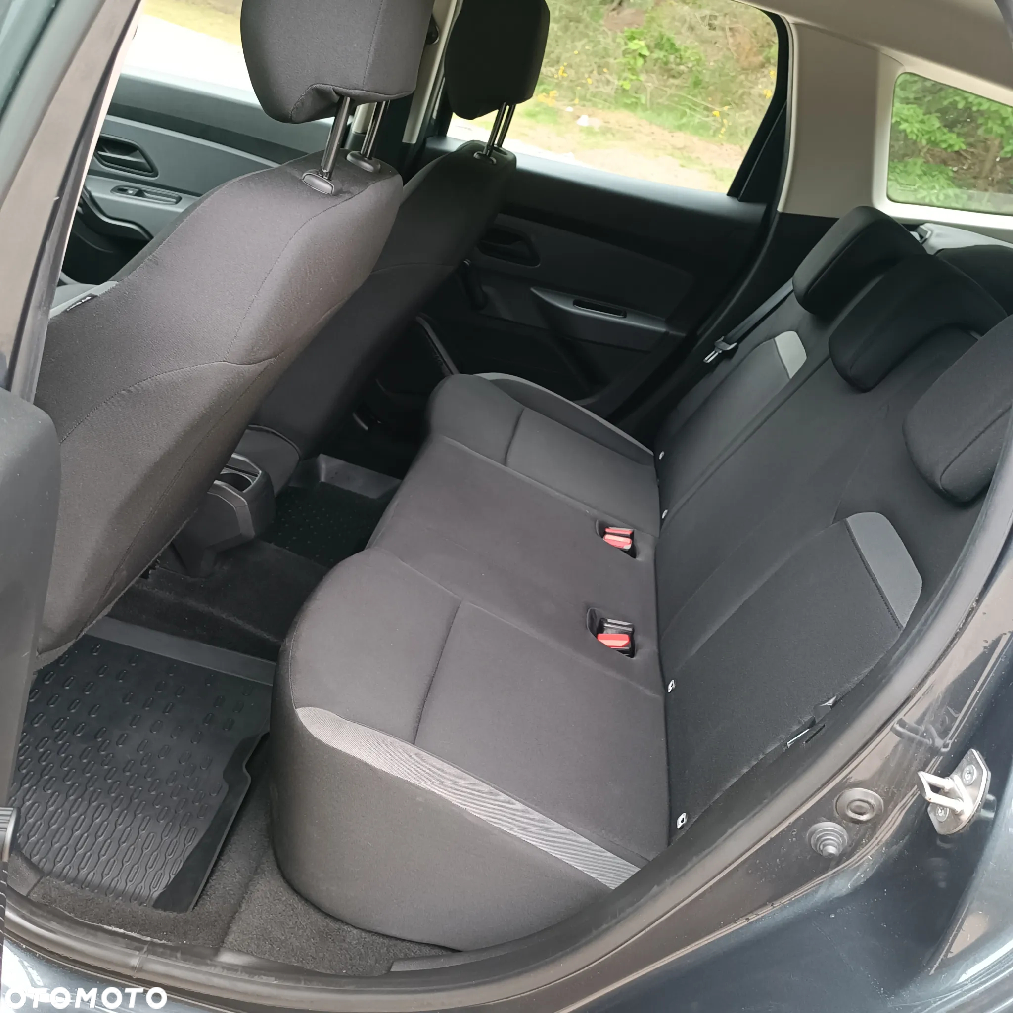 Dacia Duster TCe 100 2WD Celebration - 12