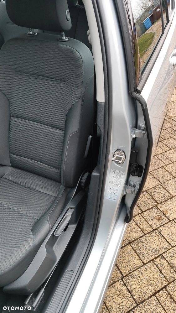 Volkswagen Golf 1.6 TDI BMT Comfortline - 19