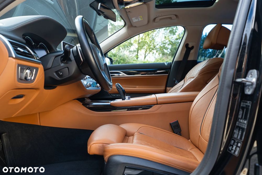 BMW Seria 7 740d xDrive - 28