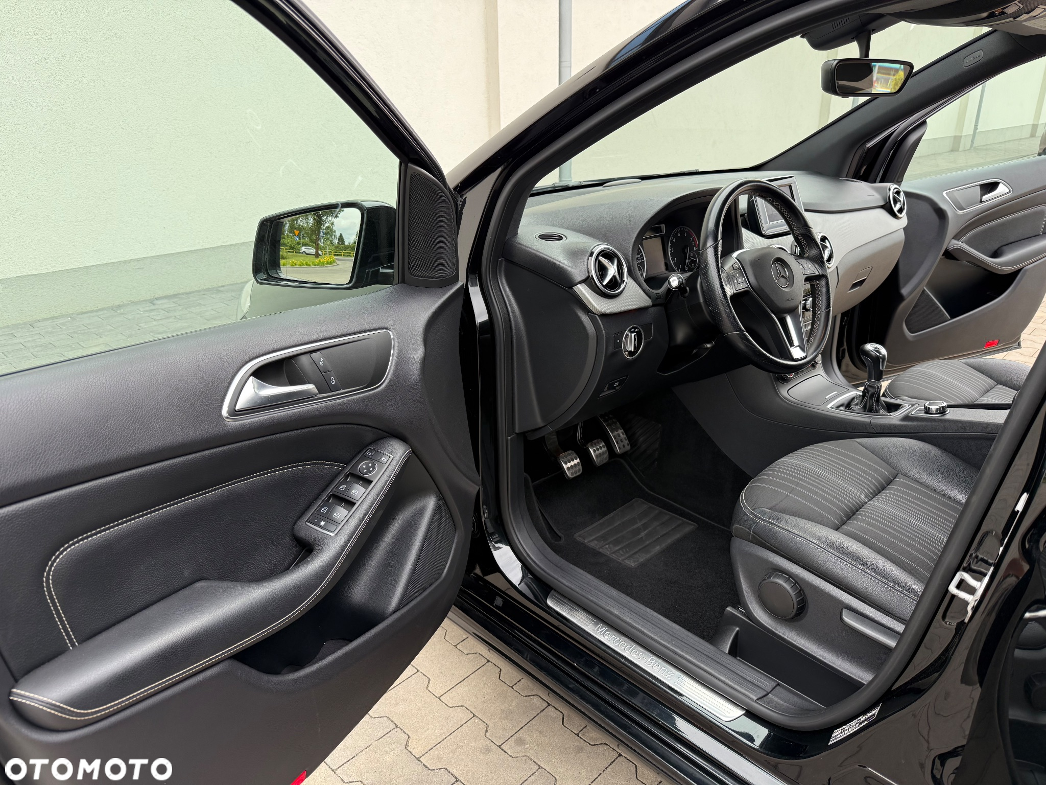 Mercedes-Benz Klasa B 180 UrbanStyle Edition - 17