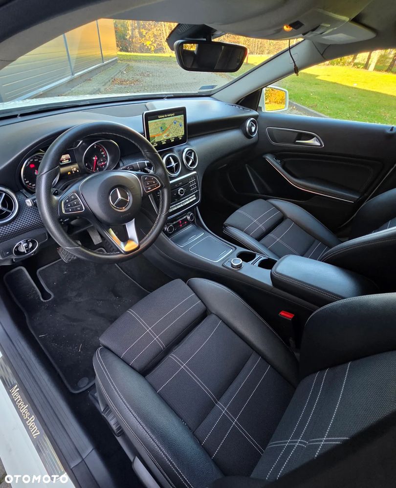 Mercedes-Benz Klasa A 180 7G-DCT AMG Line - 24