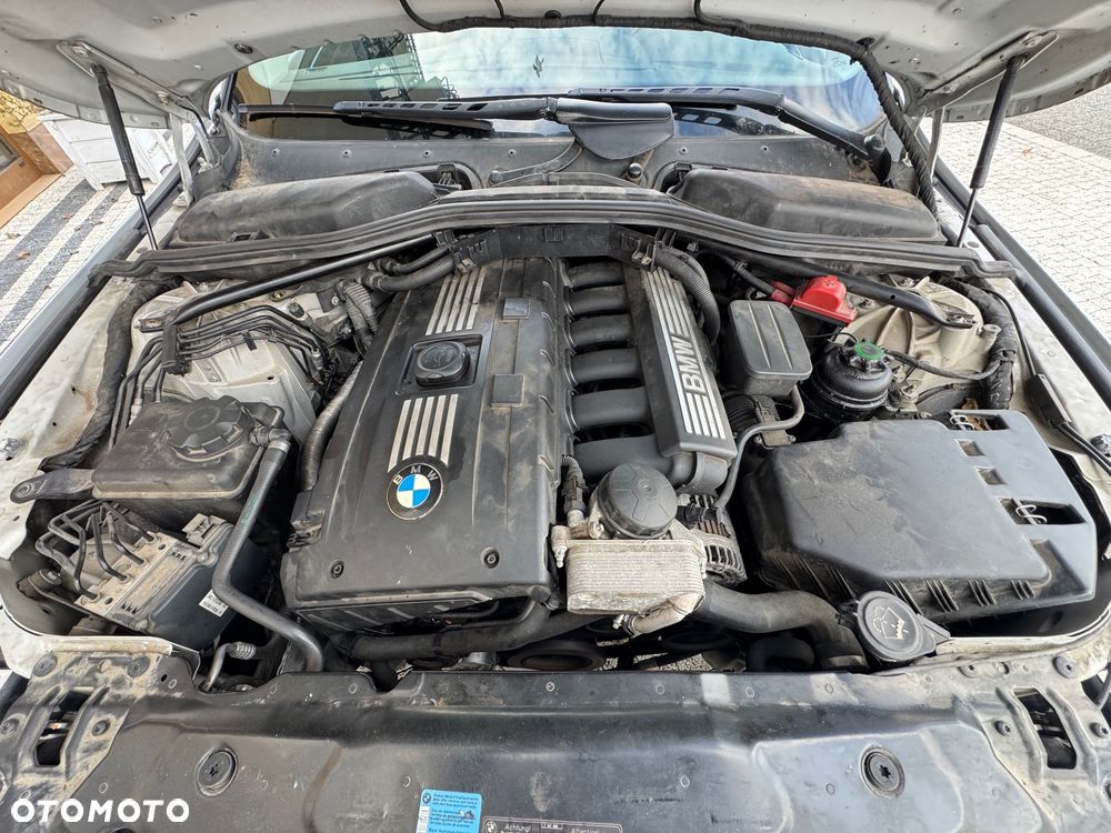 BMW Seria 5 523i - 16