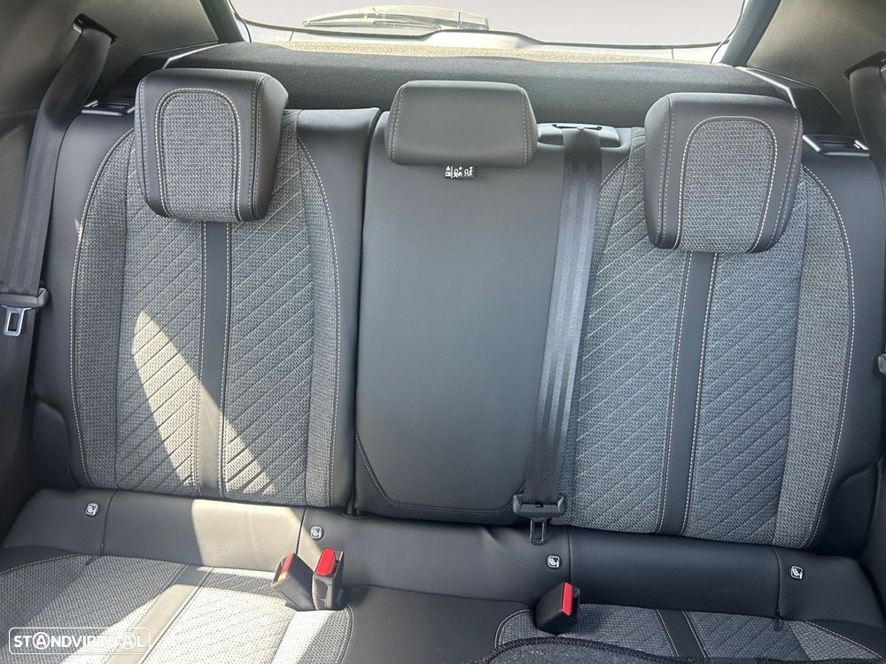 Peugeot 2008 1.2 Hybrid Allure e-DCS6 - 13