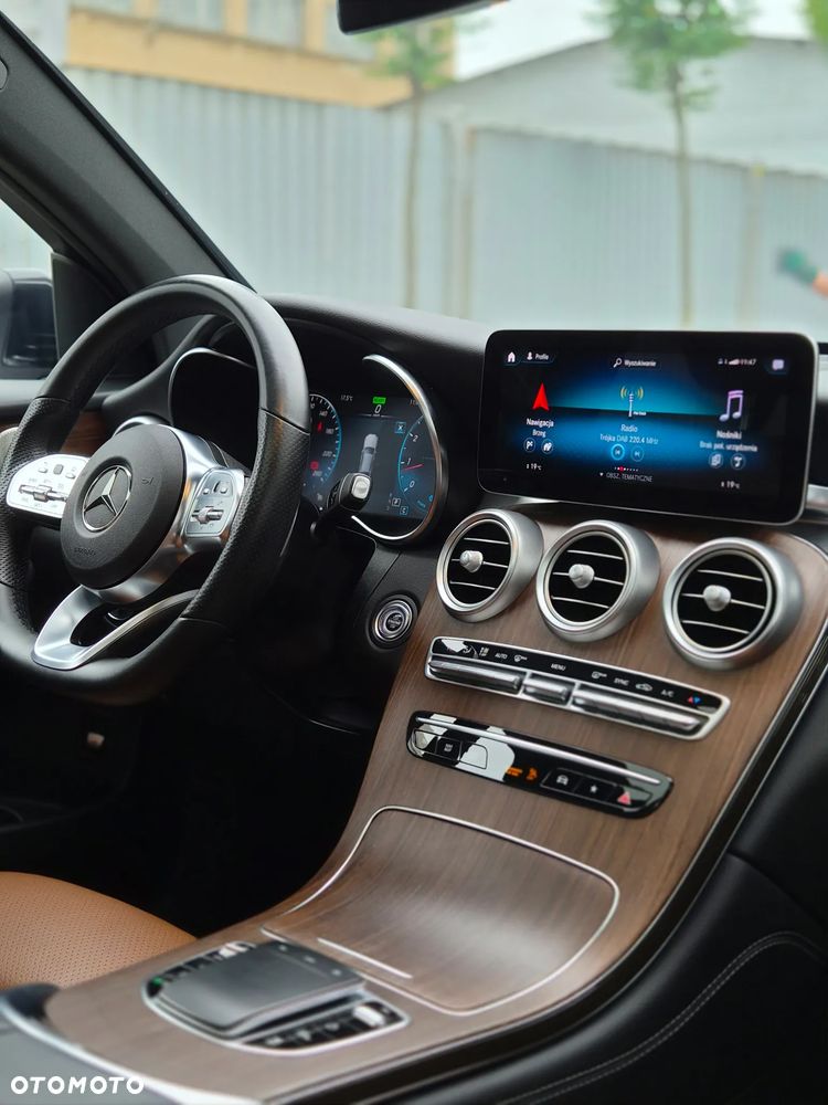 Mercedes-Benz GLC 200 4Matic 9G-TRONIC AMG Line Plus - 13