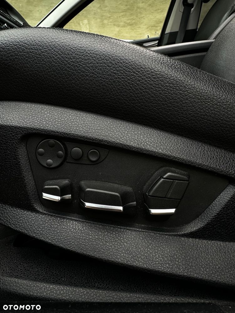 BMW Seria 5 530d xDrive - 15