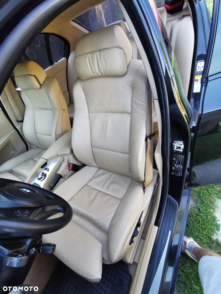BMW Seria 5 545i - 35