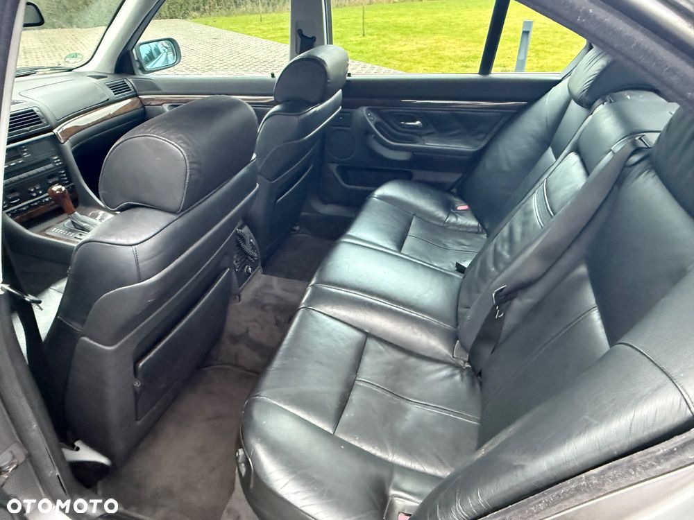 BMW Seria 7 740i - 9