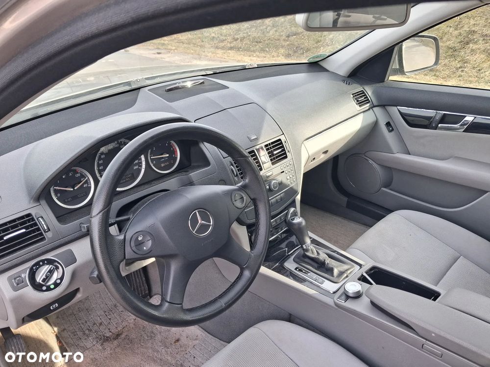 Mercedes-Benz Klasa C 220 CDI DPF Automatik Avantgarde - 17