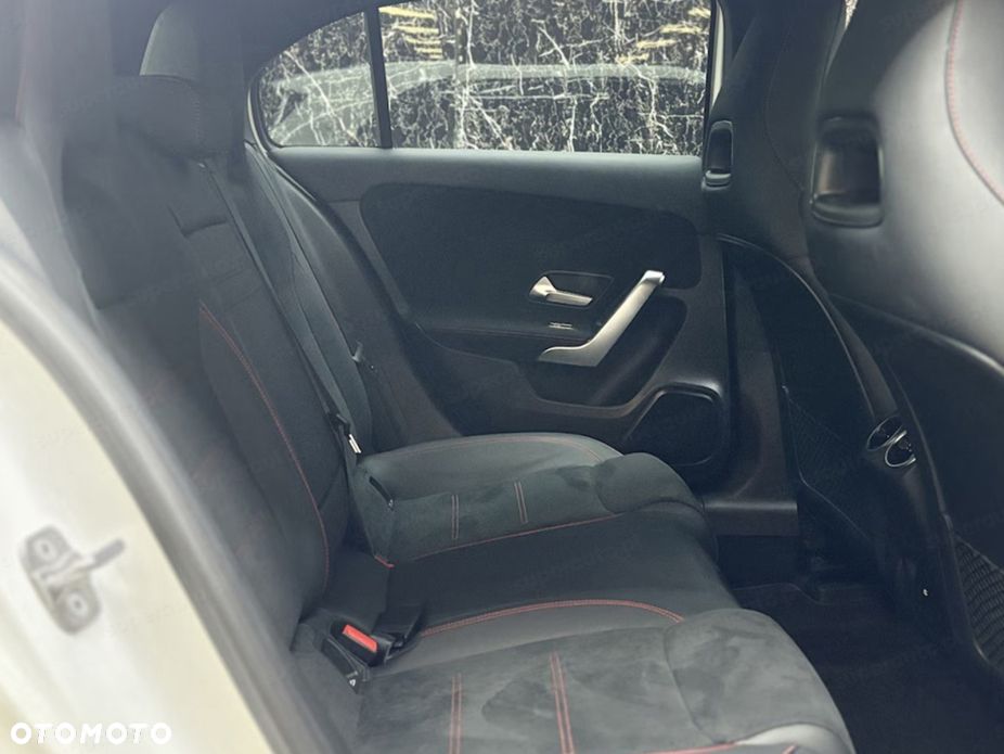 Mercedes-Benz Klasa A 220 4-Matic AMG Line 8G-DCT - 15