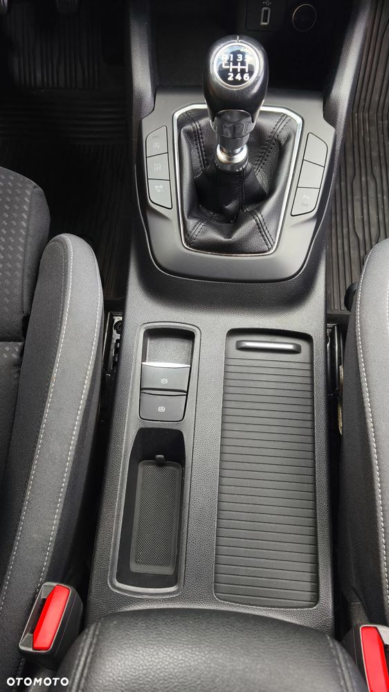 Ford Focus 1.5 TDCi SYNC Edition - 18