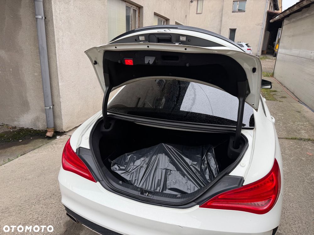 Mercedes-Benz CLA 180 AMG Line - 28