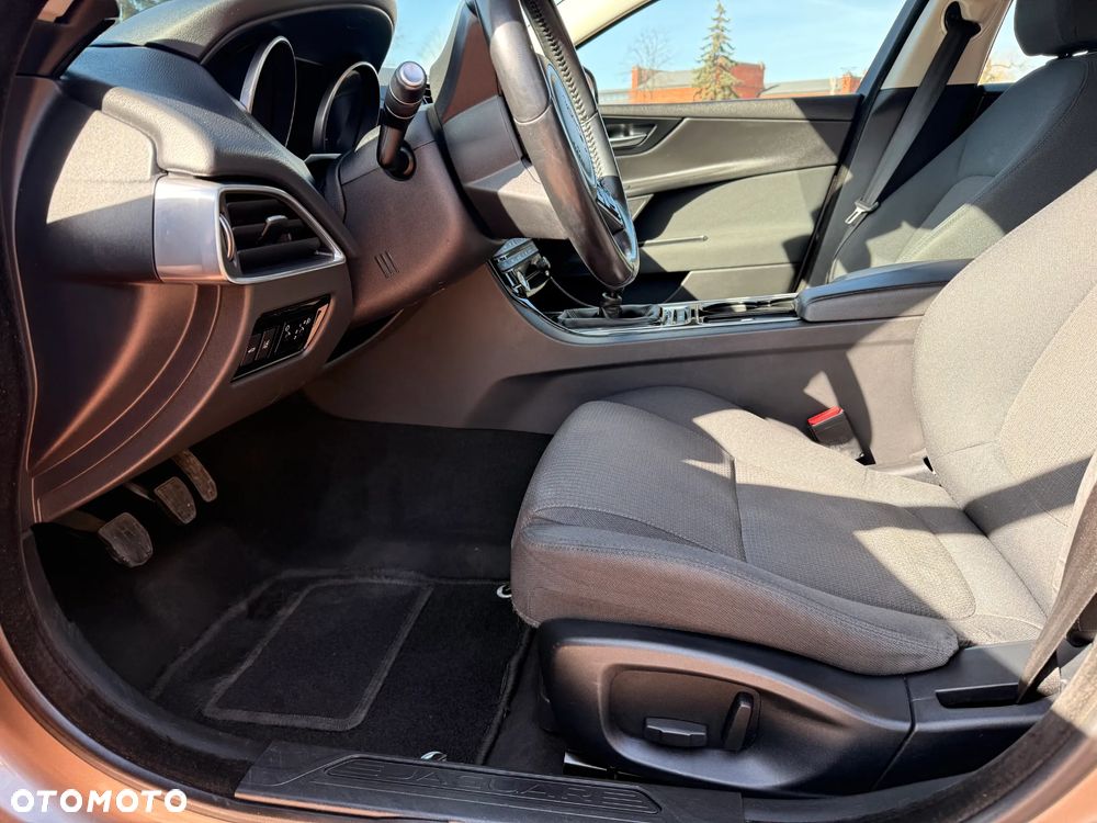 Jaguar XE 2.0 D Pure - 19
