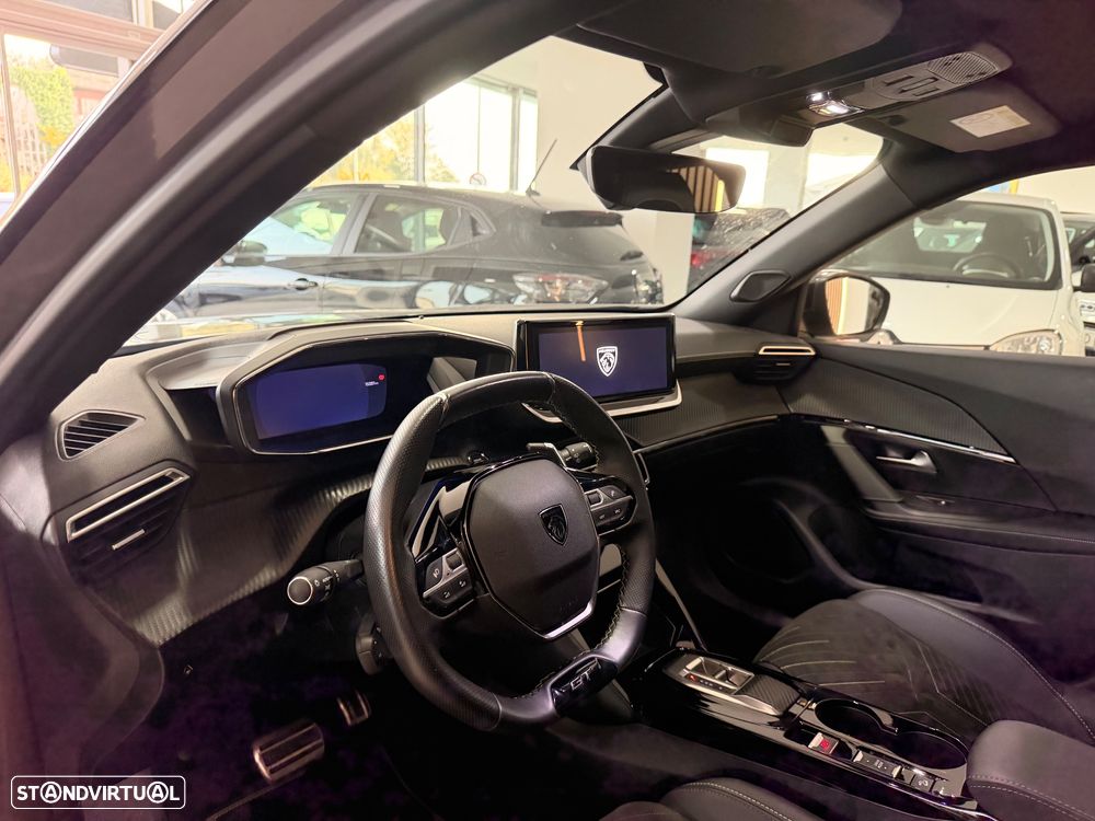 Peugeot 2008 PureTech 130 EAT8 GT - 24