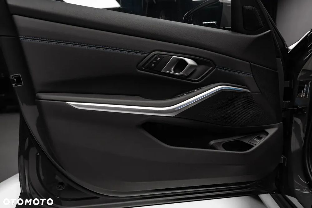 BMW Seria 3 320i - 20