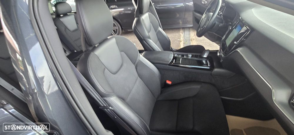 Volvo V60 2.0 T8 AWD TE Momentum Plus - 28