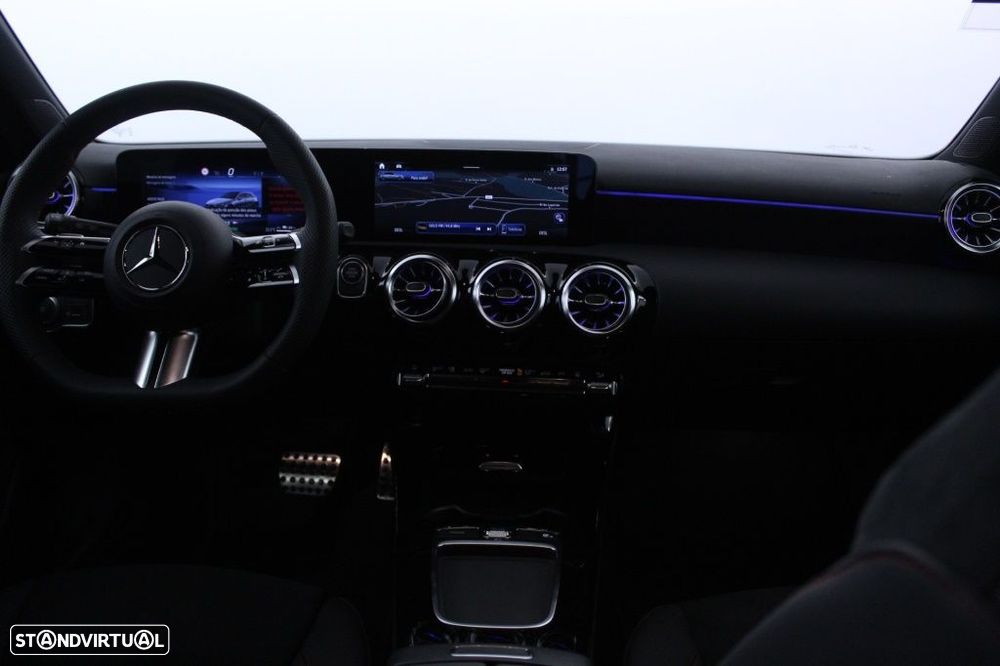 Mercedes-Benz A 250 e AMG Line - 17