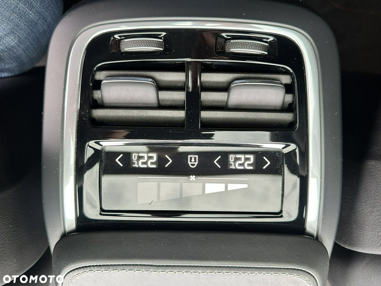 Volvo XC 90 D5 AWD R-Design 7os - 28