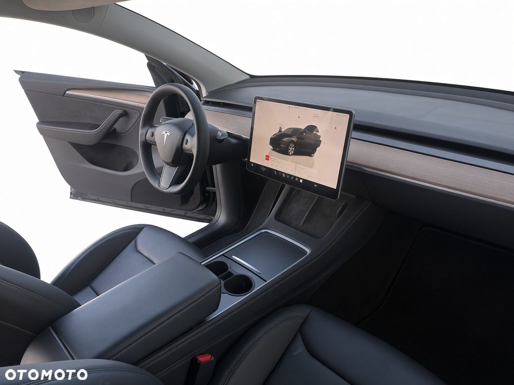 Tesla Model Y - 6