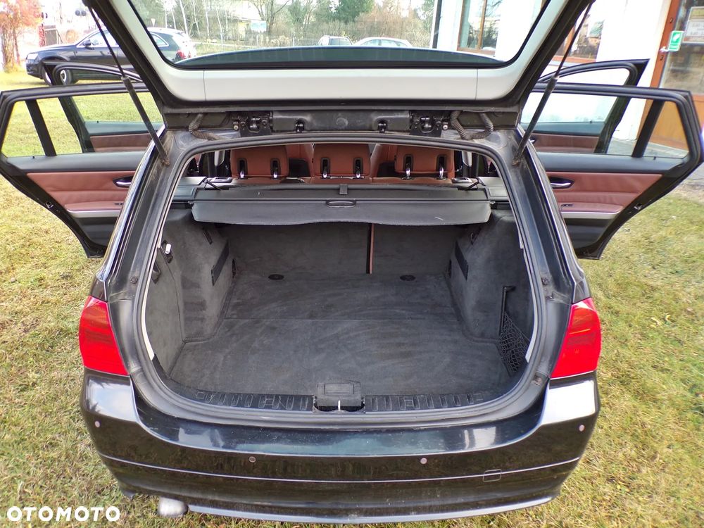 BMW Seria 3 320d DPF Efficient Dynamics Edition - 30