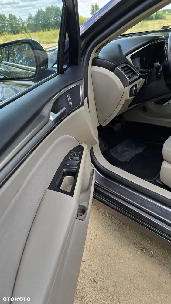 Ford Fusion - 14