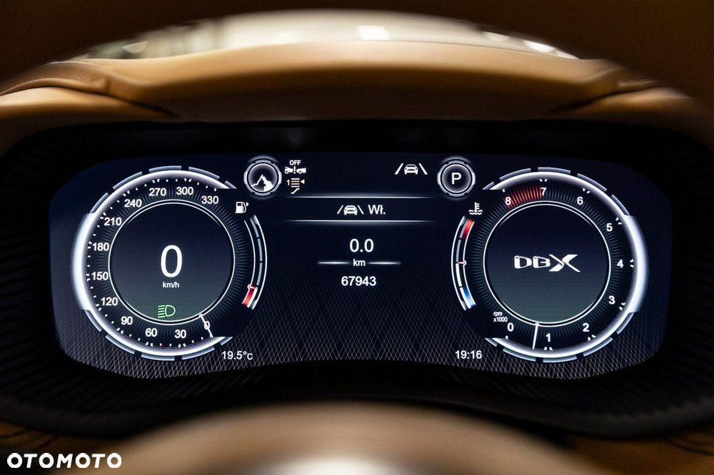Aston Martin DBX - 39