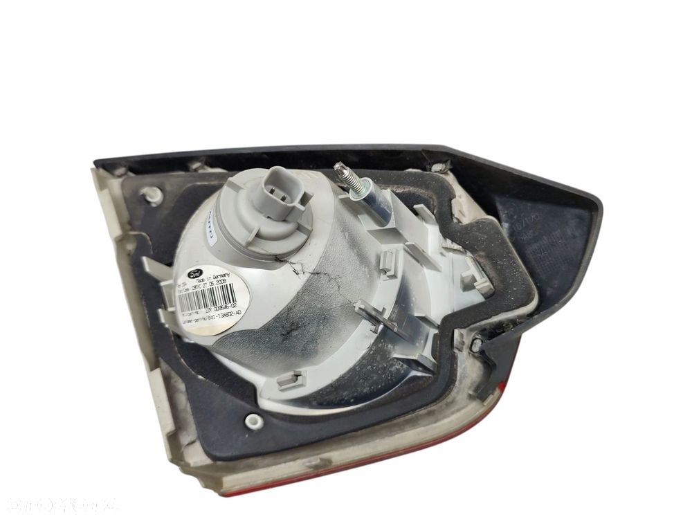 LAMPA PRAWY TYŁ W KLAPE FORD KUGA MK1 (2008-2010) 2.0 TDCI 136KM 8V41-13A602-AD - 2