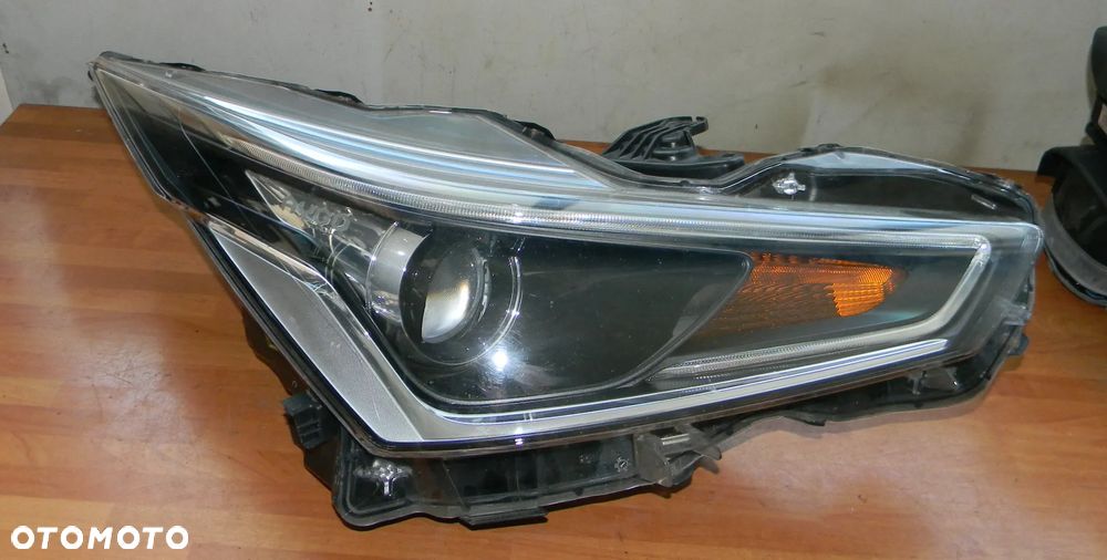 lampa prawa przód TOYOTA AYGO II LIFT 18-22 LED EUROPA - 1