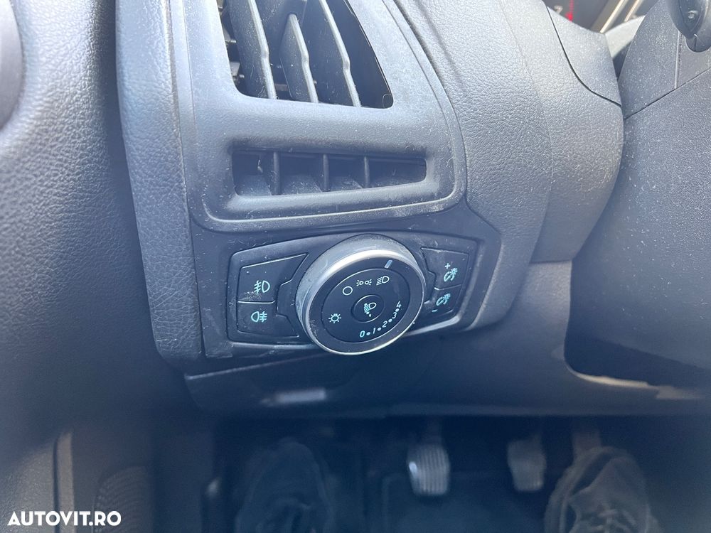 Ford Focus 1.0 EcoBoost Trend Edition - 12